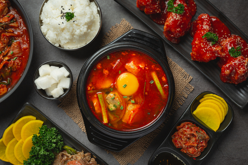 Rebus tauhu lembut pedas (sundubu jjigae)