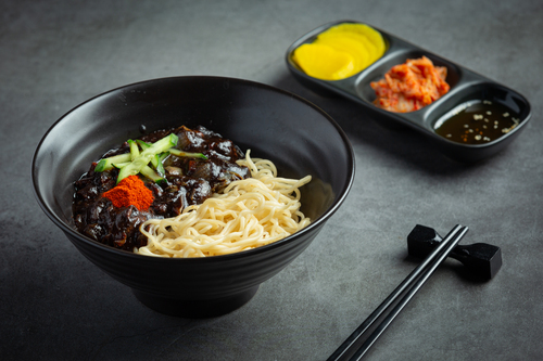 한국식 검은콩 국수 (짜장면)