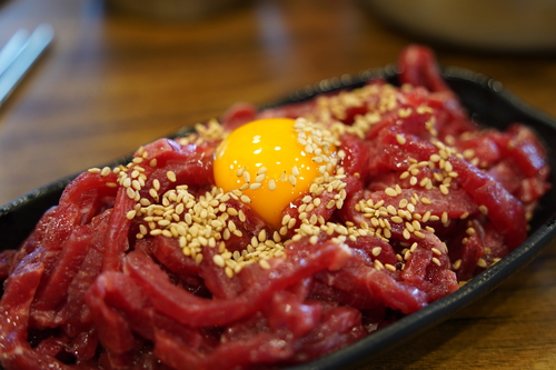 Boeuf cru à la coréenne (Yukhoe)