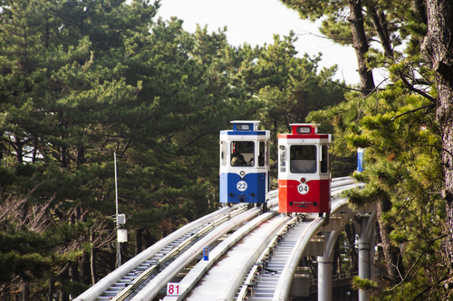 釜山の森を走るスカイカプセルトレイン