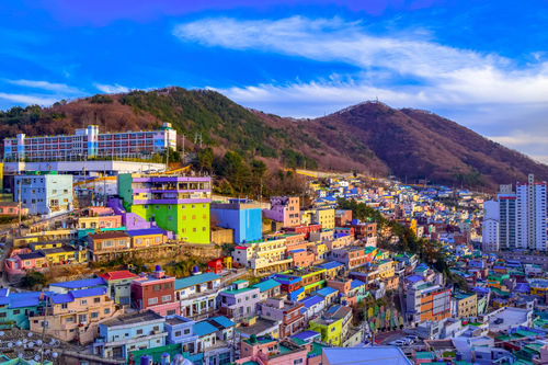 Pemandangan panorama Perkampungan Budaya Gamcheon di Busan