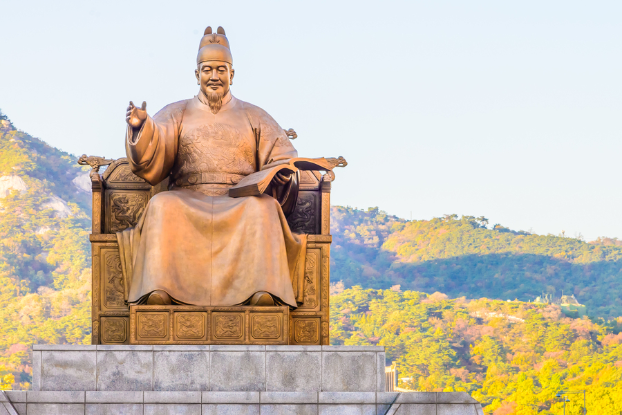 Patung Raja Sejong di Dataran Gwanghwamun di Seoul