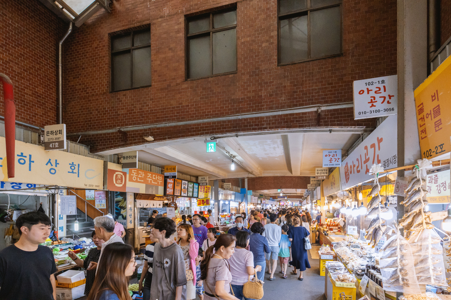 Marché traditionnel au marché de Gwangjang, à Séoul